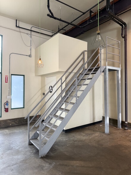 More Photos Of 5924-5930 York Blvd, Los Angeles Restaurant For Lease