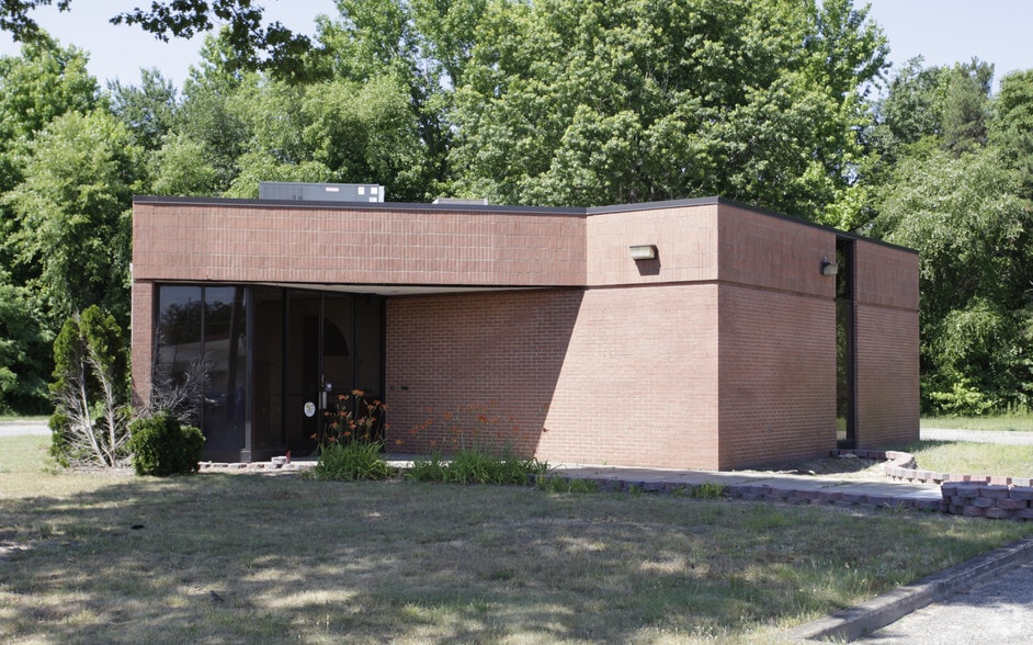 More Photos Of 50 Chambersbridge Rd, Lakewood Bank For Sale