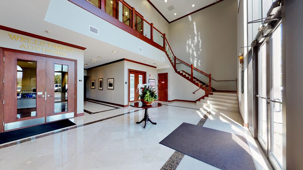 More Photos Of 12140 Carissa Commerce Ct, Fort Myers Office For Lease