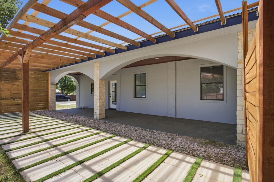 More Photos Of 17621 Stacey Ln, Lago Vista Lodge Meeting Hall For Lease