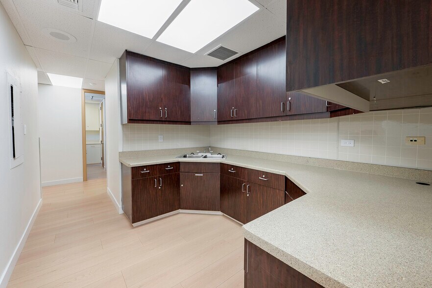 More Photos Of 500 Alamitos Ave, Long Beach Medical For Lease