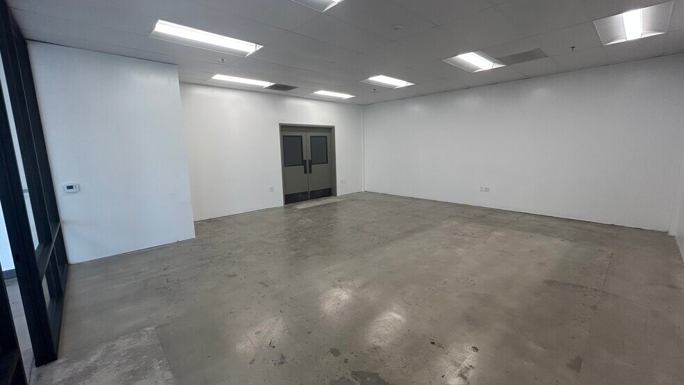 More Photos Of 34 Thomas, Irvine Research And Development For Lease