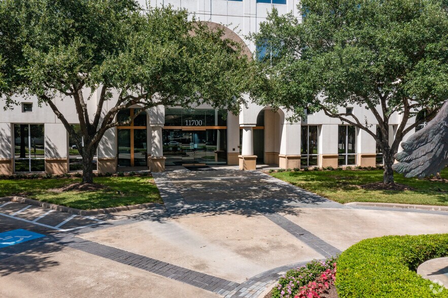 More Photos Of 11700 Katy Fwy, Houston Office For Lease
