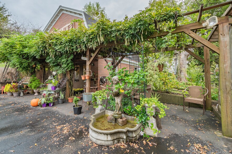 More Photos Of 7505 Saltsburg Rd, Pittsburgh Restaurant For Sale