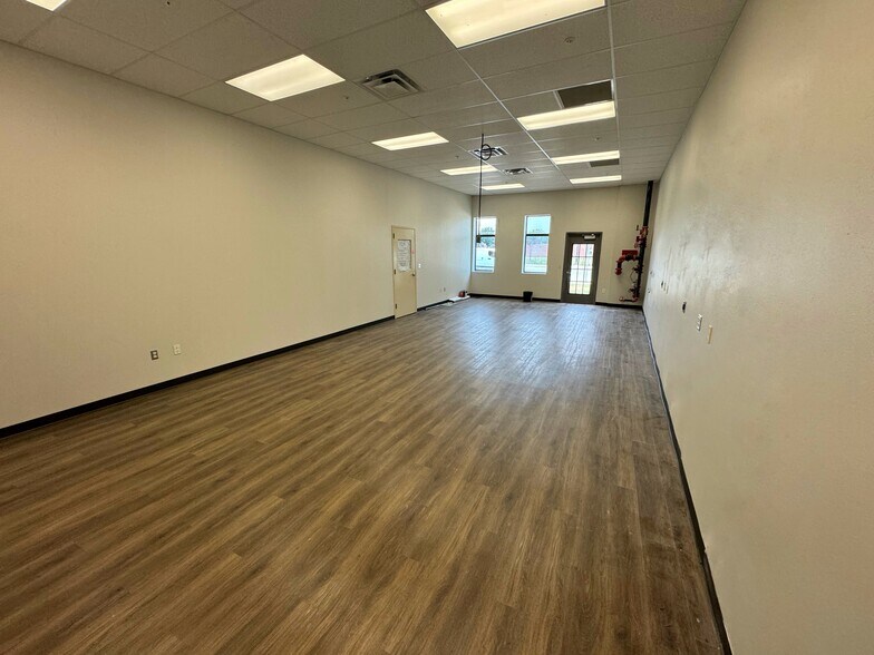 More Photos Of 315 S Main St, Bryan General Retail For Lease