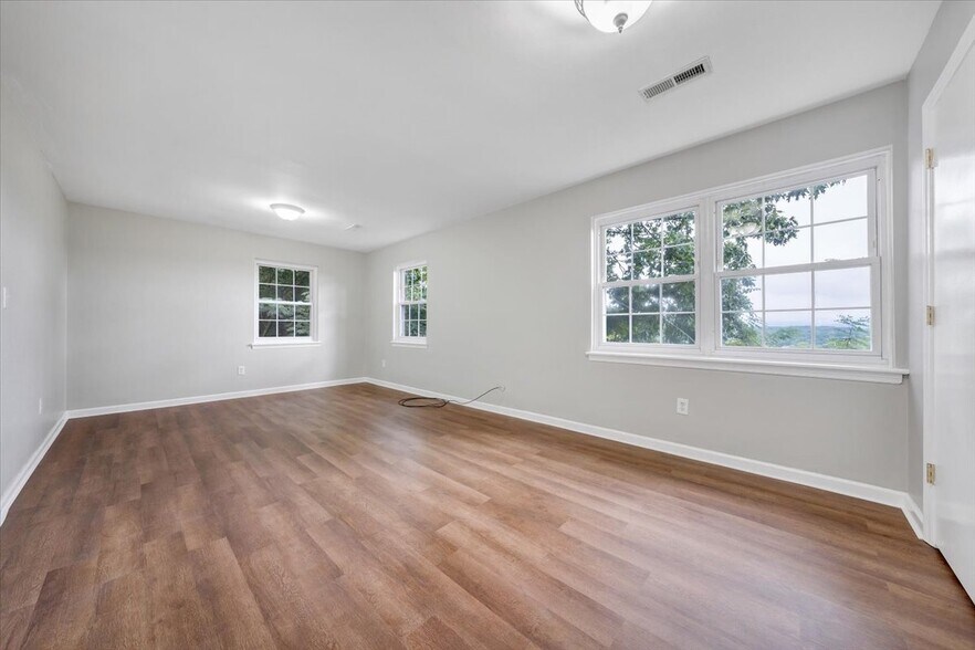 More Photos Of 1702 Elbert Dr, Roanoke Apartments For Sale