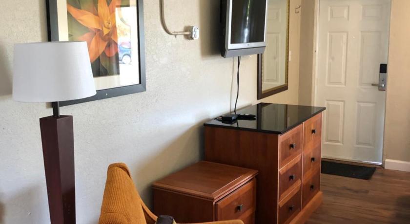 More Photos Of 2210 S Pine Ave, Ocala Hospitality For Sale