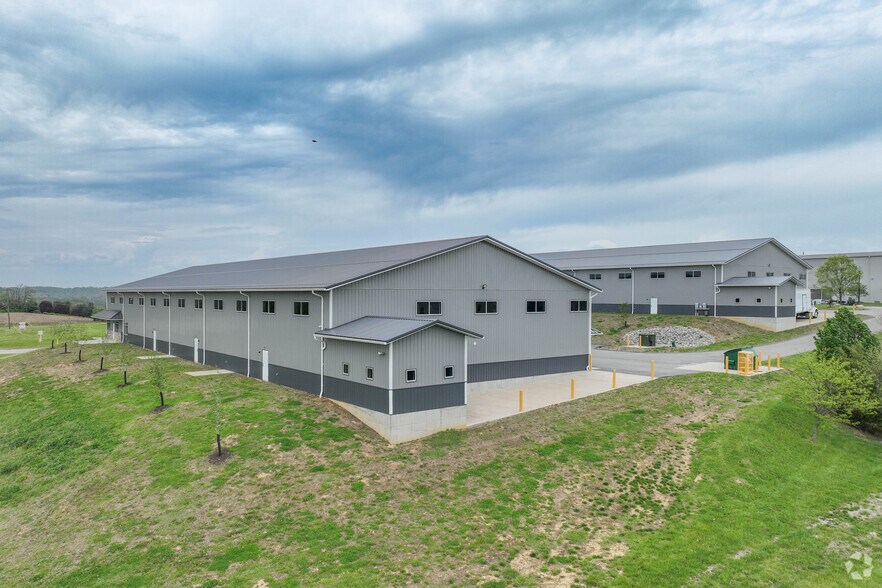 More Photos Of 1000 Randall Ct, Export Warehouse For Lease