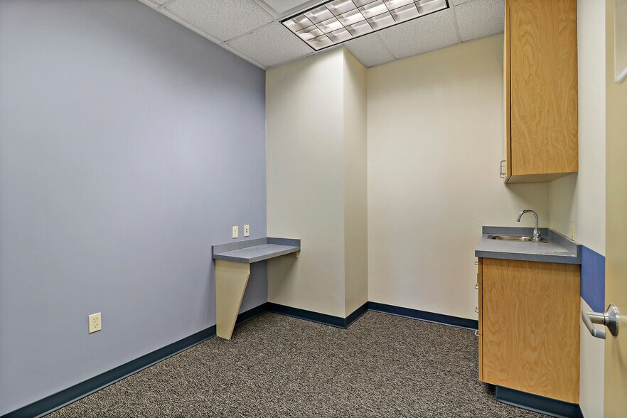 More Photos Of 10222 74th St, Kenosha Medical For Lease