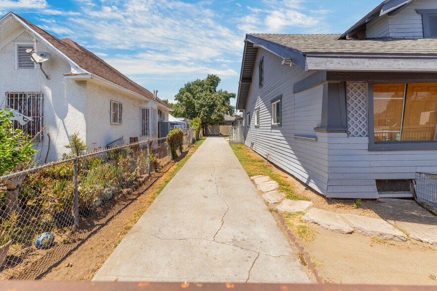 More Photos Of 1253 E 46th St, Los Angeles Apartments For Sale