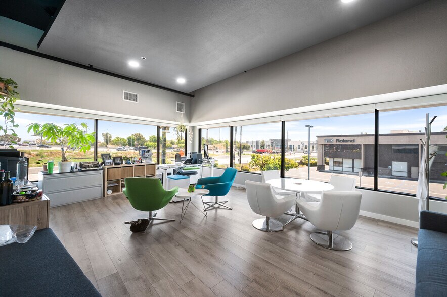 More Photos Of 800 E Dyer Rd, Santa Ana Showroom For Sale
