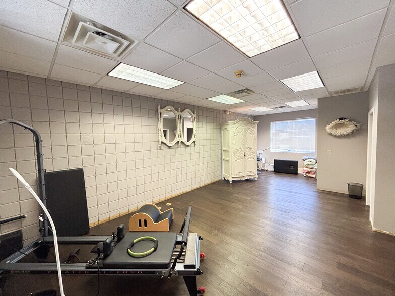 More Photos Of 3060 S Fremont Ave, Springfield General Retail For Sale