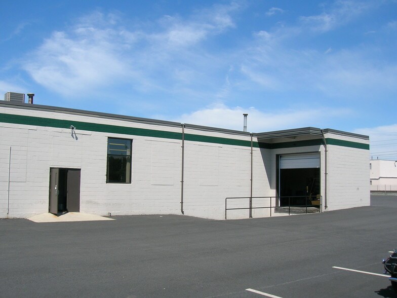 More Photos Of 380 Jefferson Blvd, Warwick Light Distribution For Lease