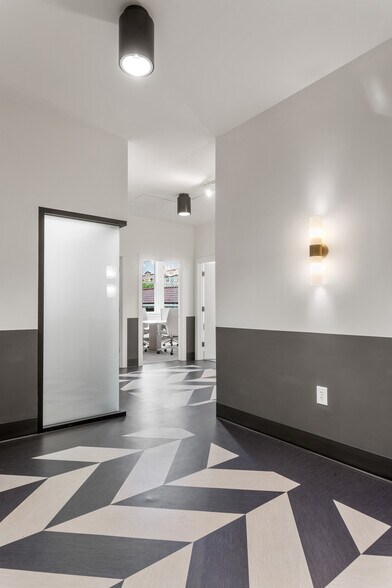 More Photos Of 312 Sycamore St, Decatur Office For Sale