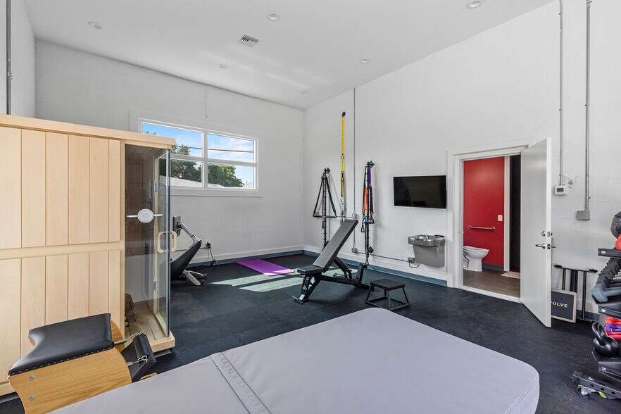 More Photos Of 319 SE Florida St, Stuart Warehouse For Sale