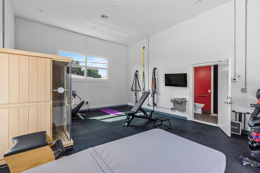 More Photos Of 319 SE Florida St, Stuart Warehouse For Sale