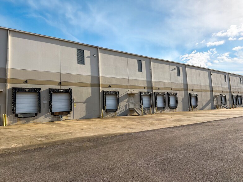 More Photos Of 262 Marathon Way, Southaven Warehouse For Lease