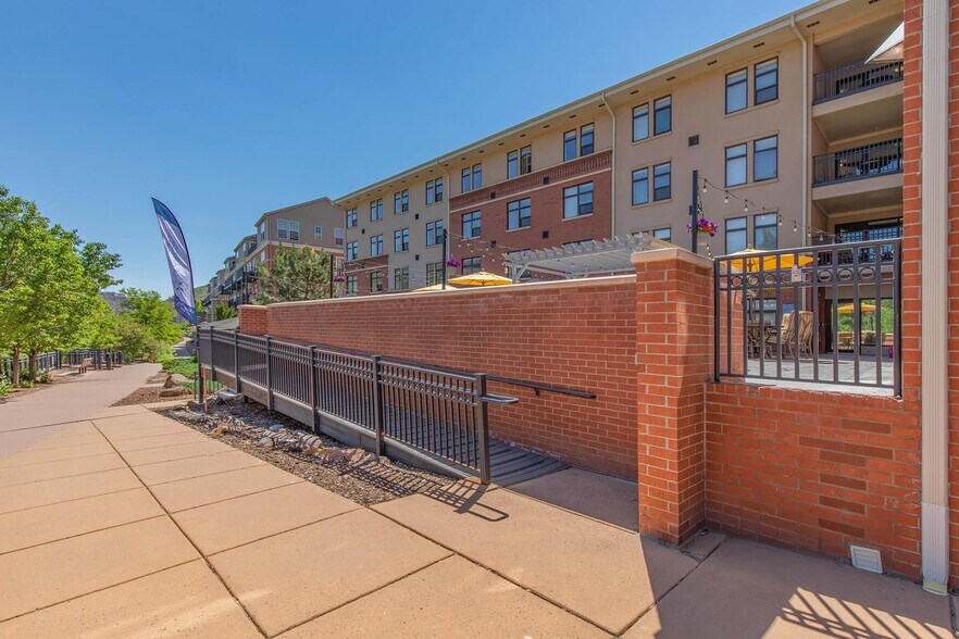 More Photos Of 1027 Washington Ave, Golden Apartments For Lease