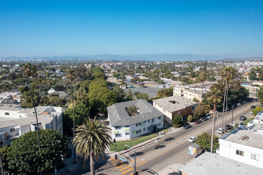 More Photos Of 2700 Abbot Kinney Blvd, Venice Apartments For Sale