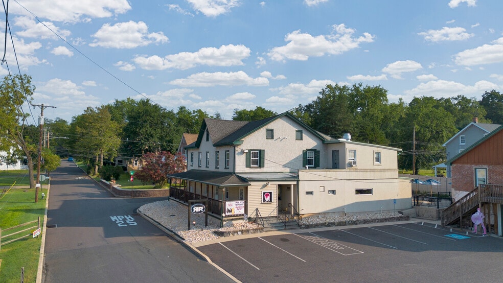 More Photos Of 36 Railroad St, Linfield Restaurant For Sale