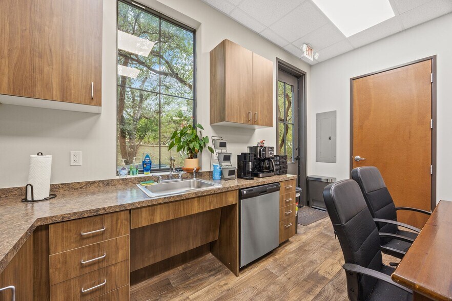 More Photos Of 301 Denali Pass, Cedar Park Office For Sale