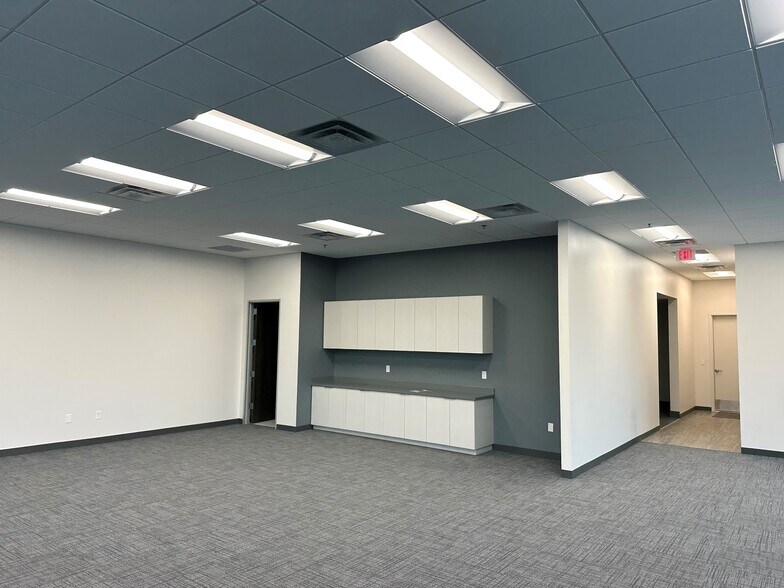 More Photos Of 1425 Susurro Pky, San Marcos Distribution For Lease