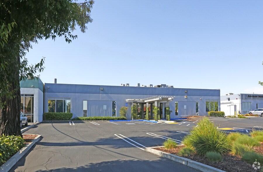 More Photos Of 2569 Wyandotte St, Mountain View Flex For Sale