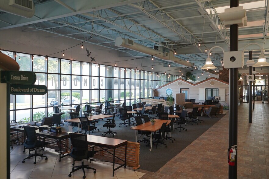 More Photos Of 1001 N Orange Ave, Orlando Coworking Space