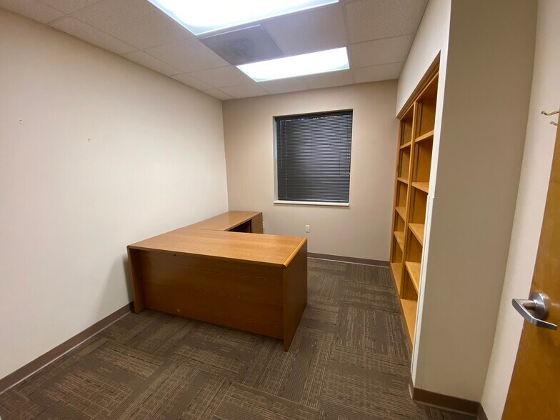 More Photos Of 2212 W Kearney St, Springfield Office For Sale