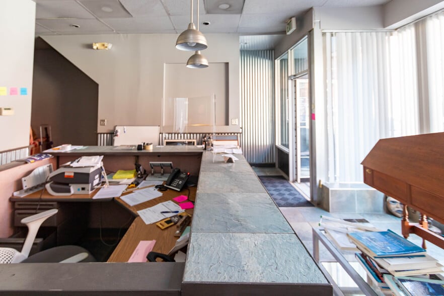 More Photos Of 115 W Saratoga St, Baltimore Storefront Retail Residential For Sale