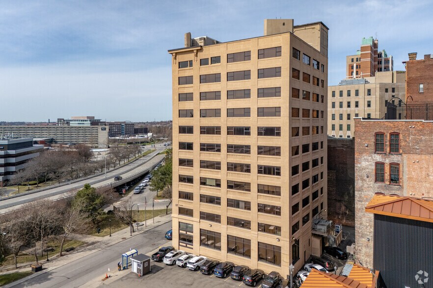 More Photos Of 37 Franklin St, Buffalo Office For Sale