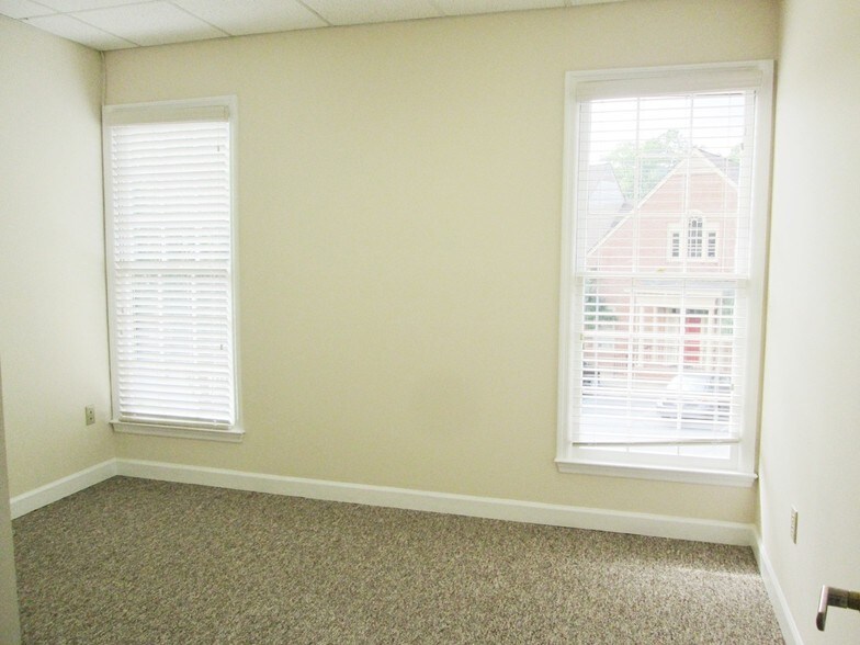 More Photos Of 3867 Holcomb Bridge Rd, Peachtree Corners Office For Lease
