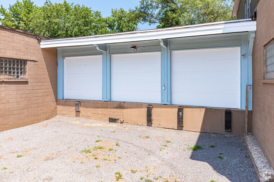 More Photos Of 603 E Washington St, Joliet Warehouse For Lease