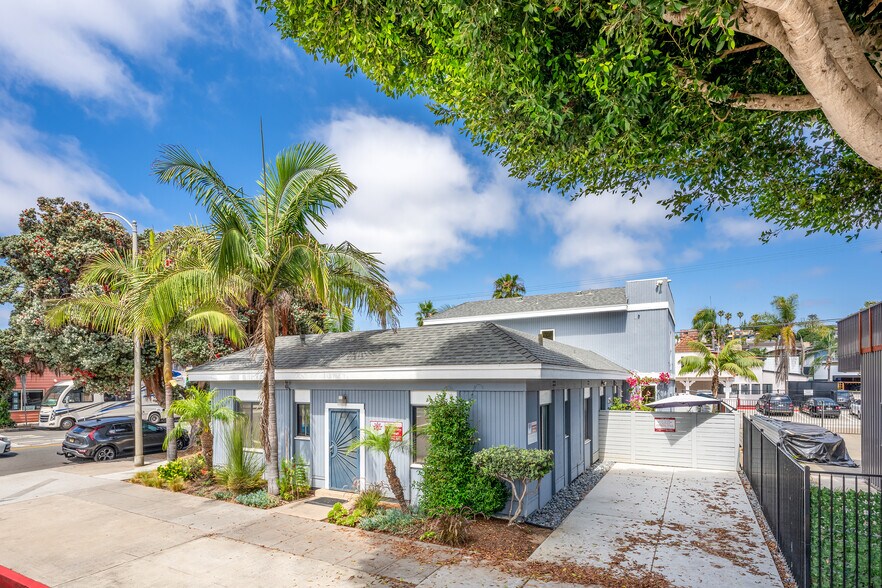 More Photos Of 121 W E St, Encinitas Storefront For Sale