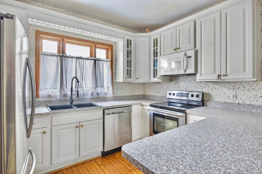 More Photos Of 3630 Main St, Stone Ridge Restaurant For Sale