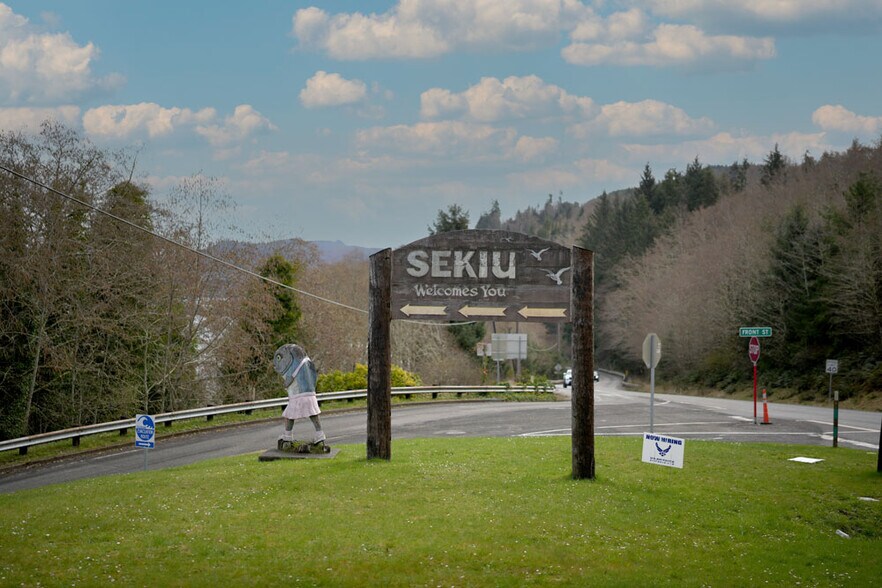 More Photos Of 291 Front St, Sekiu Hotel For Sale