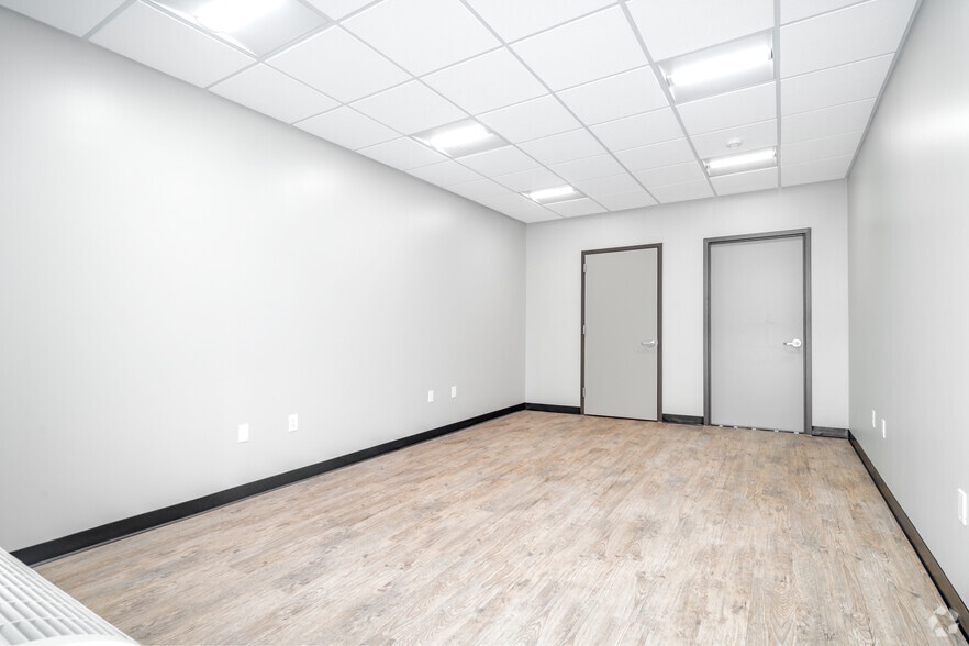 More Photos Of 3822 SE Military Dr, San Antonio Unknown For Lease