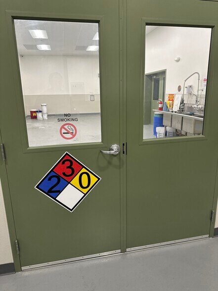 More Photos Of 2049 W Steele Ln, Santa Rosa Warehouse For Sale