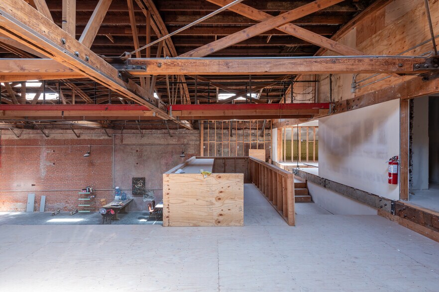 More Photos Of 5253 W Adams Blvd, Los Angeles Storefront Retail Office For Lease