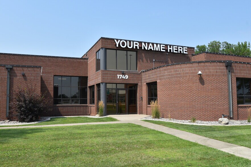 More Photos Of 1749 38th St S, Fargo Flex For Sale