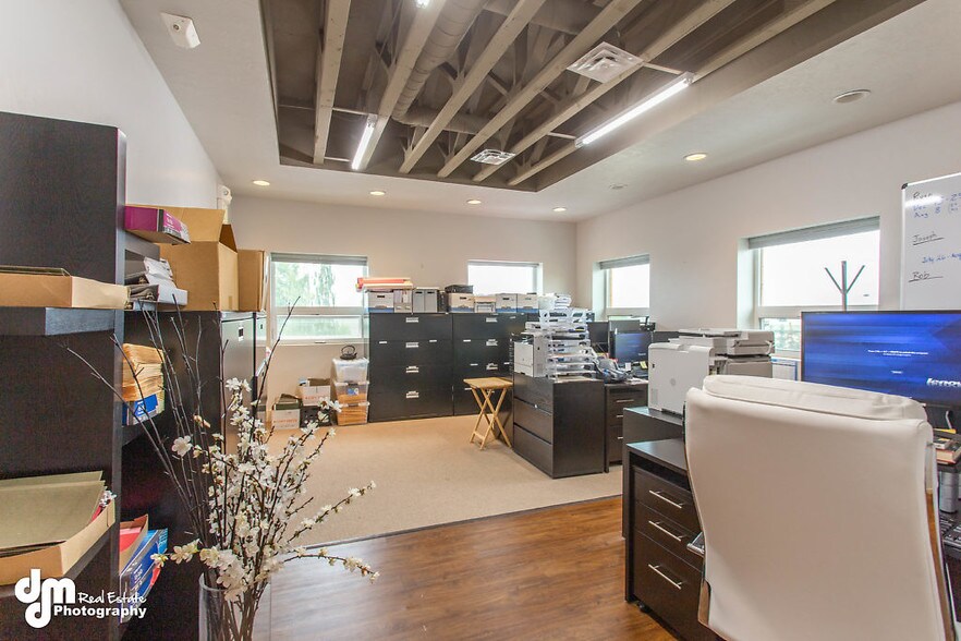 More Photos Of 8801-8811 Toloff St, Anchorage Office For Sale