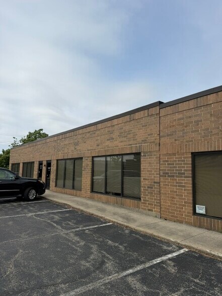 Primary Photo Of 28835 N Herky Dr, Lake Bluff Warehouse For Lease