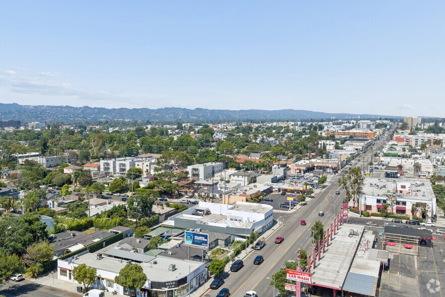 More Photos Of 10520 Magnolia Blvd, North Hollywood Office For Sale