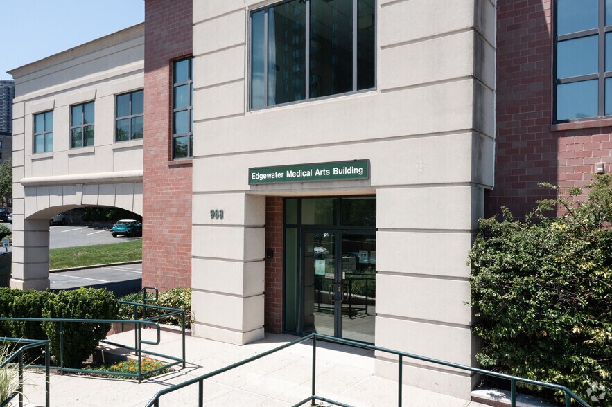 More Photos Of 968 River Rd, Edgewater Medical For Lease