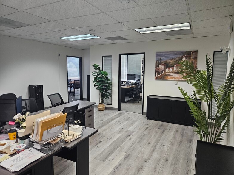 More Photos Of 16600 Sherman Way, Van Nuys Office For Lease