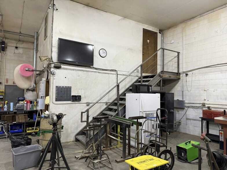 More Photos Of 303 2nd Ave N, Payette Manufacturing For Lease