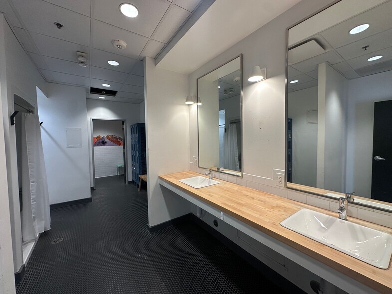 More Photos Of 2470 Broadway St, Denver Freestanding For Lease