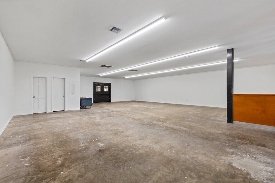 More Photos Of 622 E Prien Lake Rd, Lake Charles Light Manufacturing For Lease