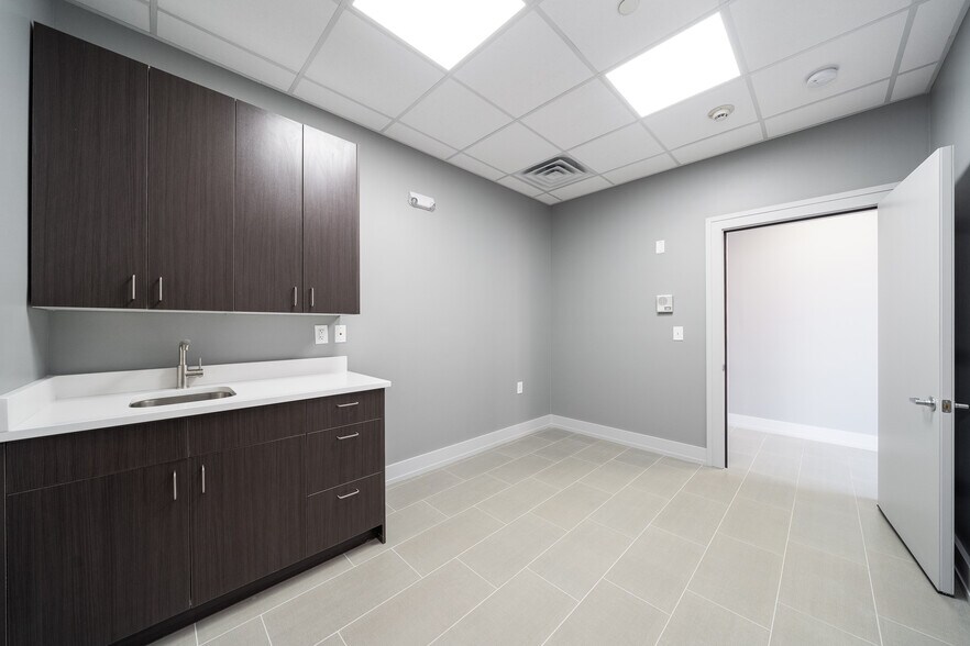 More Photos Of 845 Newark Ave, Jersey City Medical For Lease