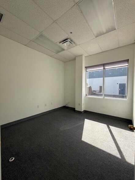 More Photos Of 8251-8259 Blaikie Ct, Sarasota Light Manufacturing For Lease